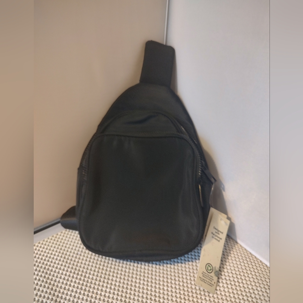 No Boundaries Women's Hands Free Sling Bag, Black NWT Crossbody Bag